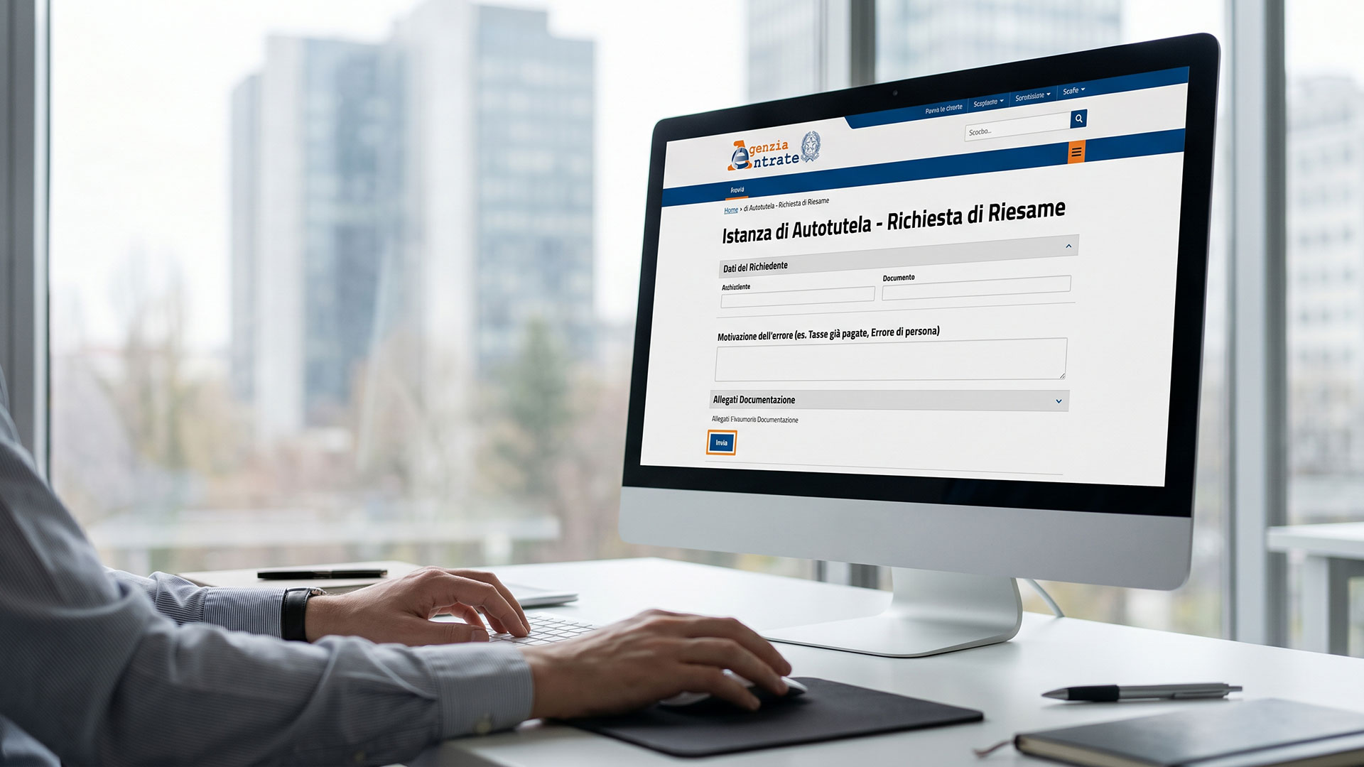 Professionista compila un'istanza di autotutela online sul portale dell'Agenzia delle Entrate per correggere errori fiscali.