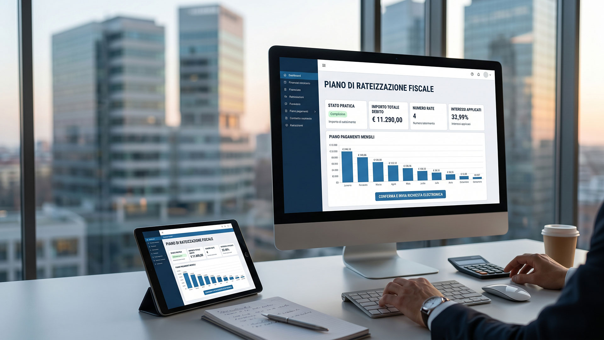 Professionista utilizza un software su PC e tablet per pianificare e richiedere un piano di rateizzazione fiscale.